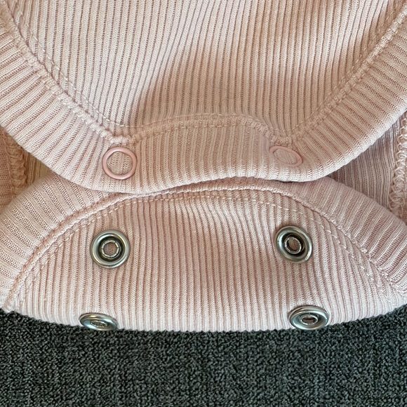 Grow with Me Nordstrom Brand Long Sleeved Onsies. Set of 3. Size 3-6mos. - Picture 3 of 3